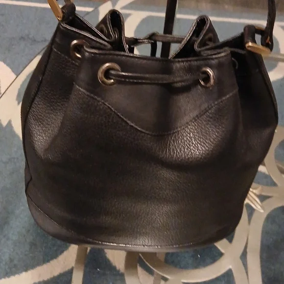 Burberrys Vintage Leather Bucket crossbody with Tassels & dust bag Black EUC - Picture 4 of 8